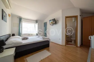 Kuća 650 m², Podstrana uz plažu i otvoren pogled na more - 12