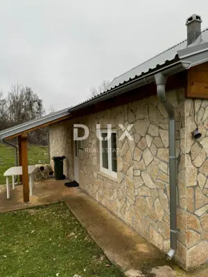 PERUŠIĆ, STUDENCI - Wunderschönes Ferienhaus auf 50.000 m² Grundstück