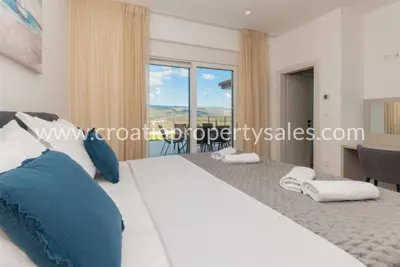Vila u Makarskoj, bazen i panoramski pogled - 13