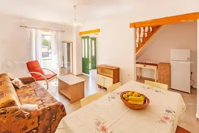 Kuća 132 m², Marčana - renovirana blizu centra - 2