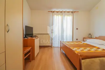 Haus 667 m², Umag Umgebung - 5 Studioapartments - 12