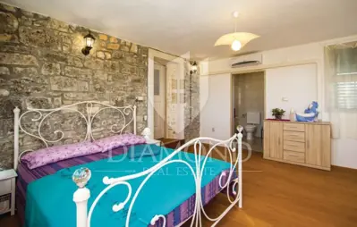 Kamena kuća 160 m², Barban - bazen i terasa - 13