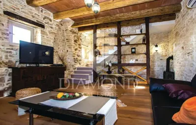 Kamena kuća 160 m², Barban - bazen i terasa - 11