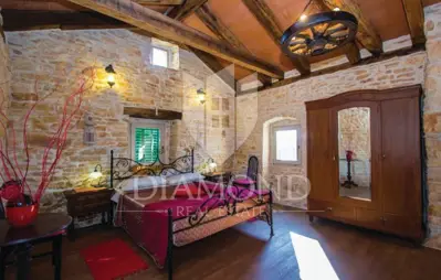 Kamena kuća 160 m², Barban - bazen i terasa - 12