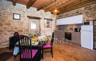 Kamena kuća 160 m², Barban - bazen i terasa - 5