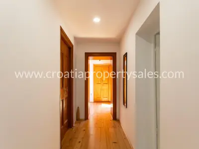 Kuća 342 m², Stari Grad - povijesno imanje s privatnim vrtom - 17