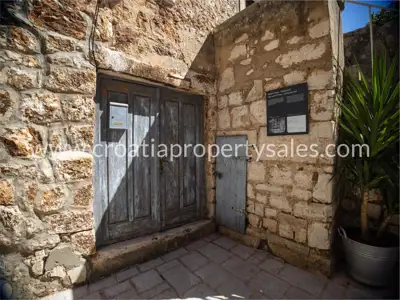 Kuća 342 m², Stari Grad - povijesno imanje s privatnim vrtom - 8
