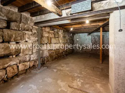 Kuća 342 m², Stari Grad - povijesno imanje s privatnim vrtom - 9