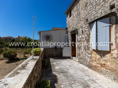 Kuća 342 m², Stari Grad - povijesno imanje s privatnim vrtom - 11