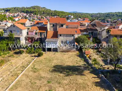 Kuća 342 m², Stari Grad - povijesno imanje s privatnim vrtom - 2