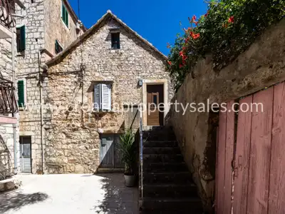 Kuća 342 m², Stari Grad - povijesno imanje s privatnim vrtom - 7