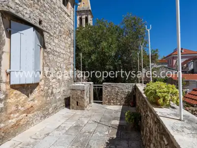 Kuća 342 m², Stari Grad - povijesno imanje s privatnim vrtom - 10