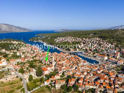 Haus 342 m², Stari Grad - historisches Anwesen mit privatem Garten
