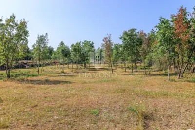Bauland 1.830 m², Svetvinčenat - ruhige Umgebung