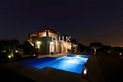 Villa 210 m², Sveti Lovreč - view of the old town core - 9