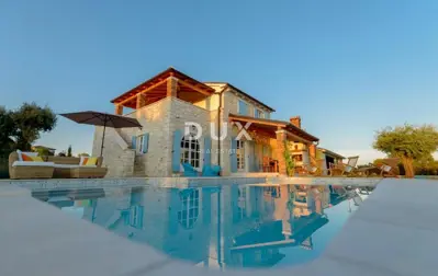 Villa 210 m², Sveti Lovreč - view of the old town core - 2