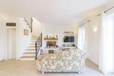 Villa 210 m², Sveti Lovreč - view of the old town core - 10