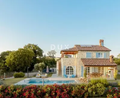 Villa 210 m², Sveti Lovreč - view of the old town core