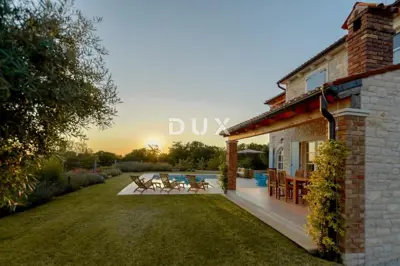 Villa 210 m², Sveti Lovreč - view of the old town core - 5