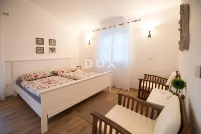 Villa 210 m², Sveti Lovreč - view of the old town core - 14