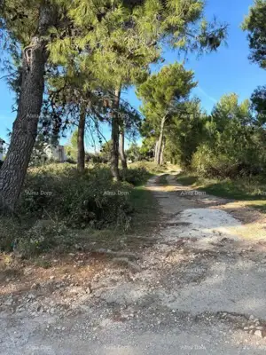 Medulin – poljoprivredno zemljište uz granicu građevinske zone