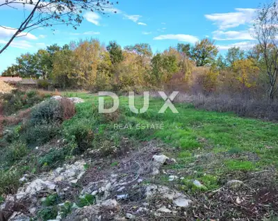 Building land 4,375 m², Kanfanar - quiet location - 3