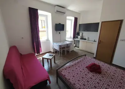 Wohnung 90 m², Pula Centar - 4 Studioapartments - 2