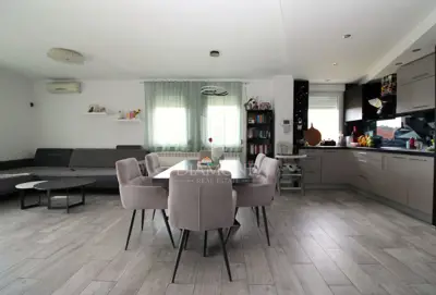 Stan, Kastav, 3 sobe, balkon i 2 parkirna mjesta - 2