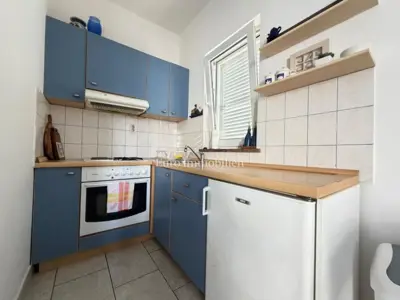Apartman 35 m², Novalja - terasa i djelomičan pogled na more - 8