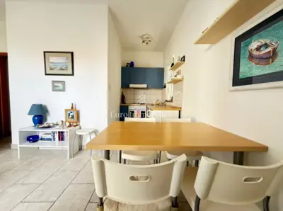 Apartman 35 m², Novalja - terasa i djelomičan pogled na more - 9