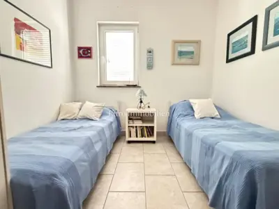 Apartman 35 m², Novalja - terasa i djelomičan pogled na more - 11