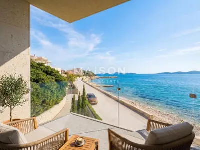 Stan 82 m², Mandre, prvi red do mora i pogled na more
