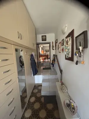- Kuća sa dva stana, apartmanom, garažom, gr. zemljištem - - 17