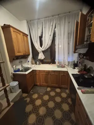 - Kuća sa dva stana, apartmanom, garažom, gr. zemljištem - - 21