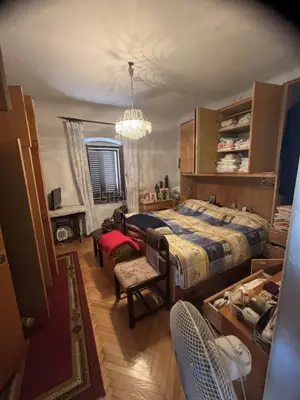 - Kuća sa dva stana, apartmanom, garažom, gr. zemljištem - - 18