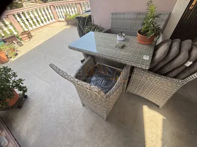 - Kuća sa dva stana, apartmanom, garažom, gr. zemljištem - - 7