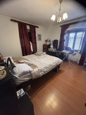 - Kuća sa dva stana, apartmanom, garažom, gr. zemljištem - - 15