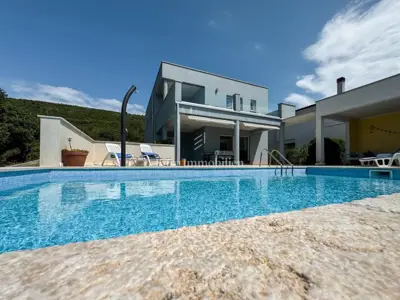 Istra - vila s bazenom i otvorenim pogledom na more