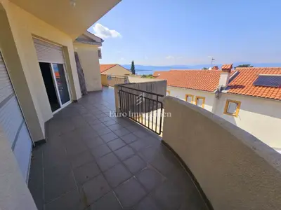 Prilika! Kuća s tri stana blizu Malinske, otok Krk