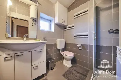 Haus, Nähe der Stadt Umag. - 15