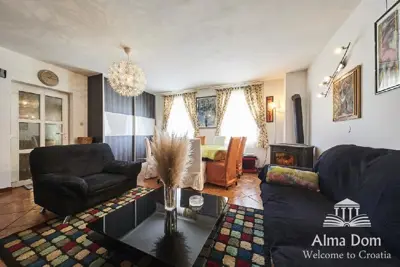 Haus, Nähe der Stadt Umag. - 2