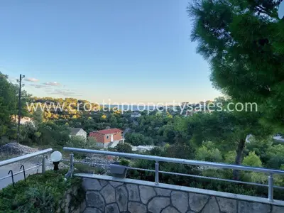 Kuća apartmanskog tipa, Vis, 800 m od mora i pogled na more