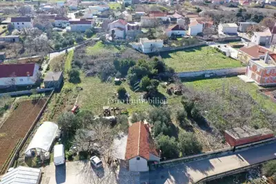 Building plot 1,711 m², Vrsi - quiet location