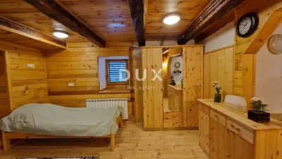 House 260 m², Fužine - pool and yard - 11