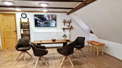 House 260 m², Fužine - pool and yard - 20