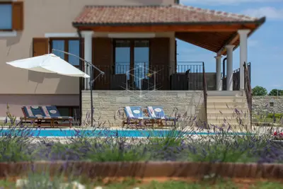 Kuća 294 m², Štokovci - mirna lokacija i privatnost