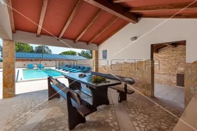 Apartmenthaus mit Pool in Toplage in Pula - 2