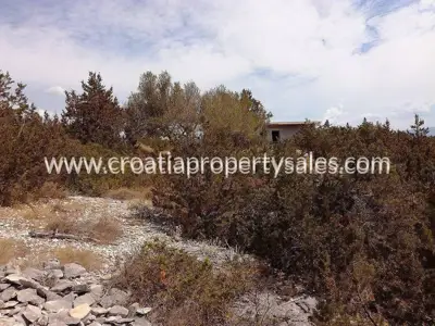 Grundstück, Brač, 19 100 m², 130 000 € - 5