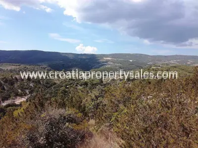 Grundstück, Brač, 19 100 m², 130 000 € - 3