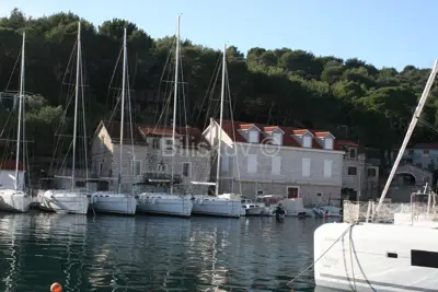 Gewerberaum 140 m², Rogač am Meer, direkt an der Küste